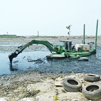 Amphibischer Bagger mit Siemens PLC und hydraulischem Schneidkopf ausgestattet