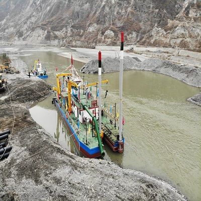 18 Zoll Cutter Saugbagger für Sandbaggerung bei 7 m Gesamthöhe 180 t Gesamtgewicht